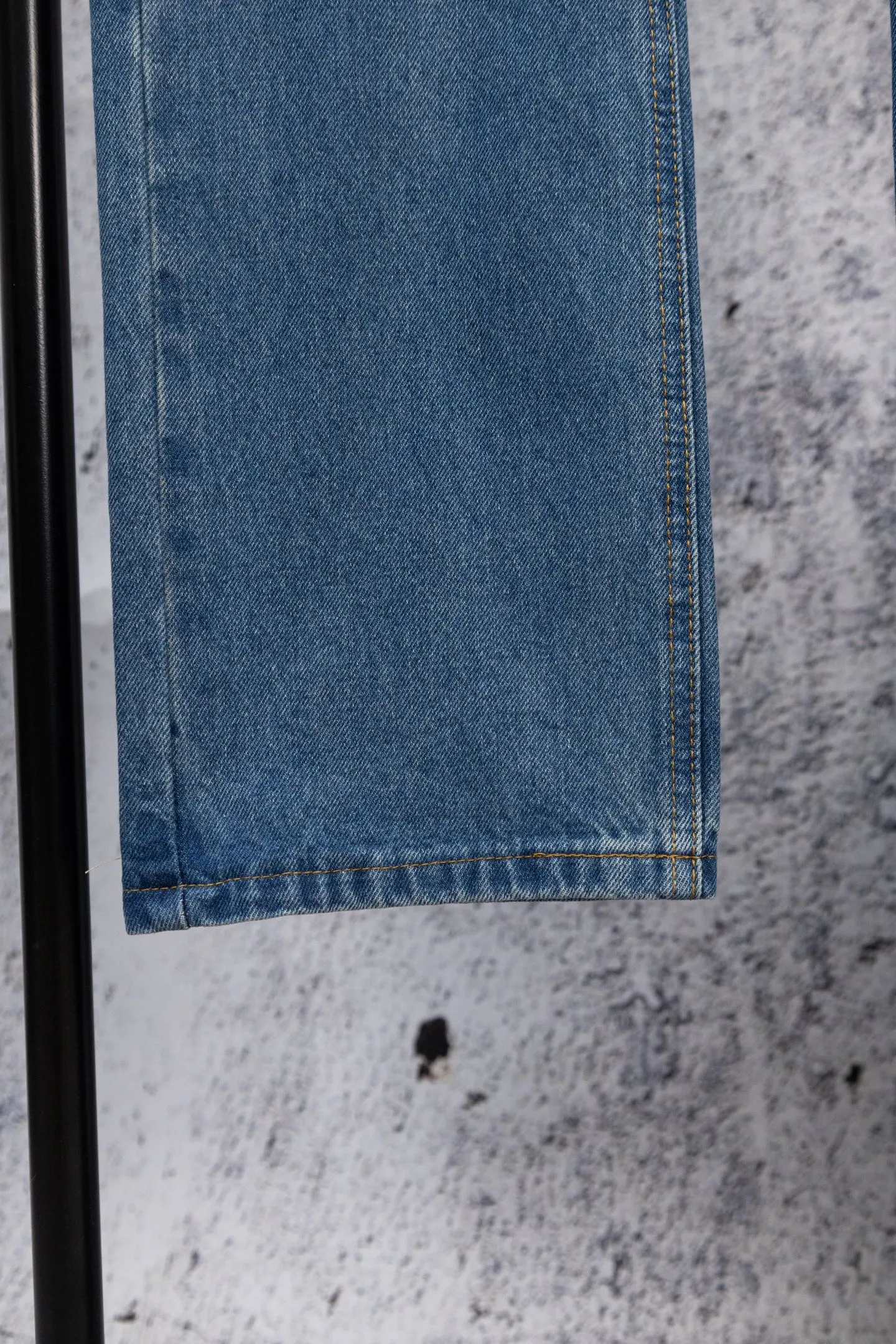 P230 Ralph Lauren 2026RRL retro ripped jeans, American retro essentials, classic loose fit: 13.75oz Japanese selvage denim, made in the United States, 100% cotton, perfect texture! Durable and non-shrinking: Mechanical pre-shrunk finishing® technology, still fit after long-term wear, retro wash has a more timeless taste ~ Size: 28--34 Color: Denim blue